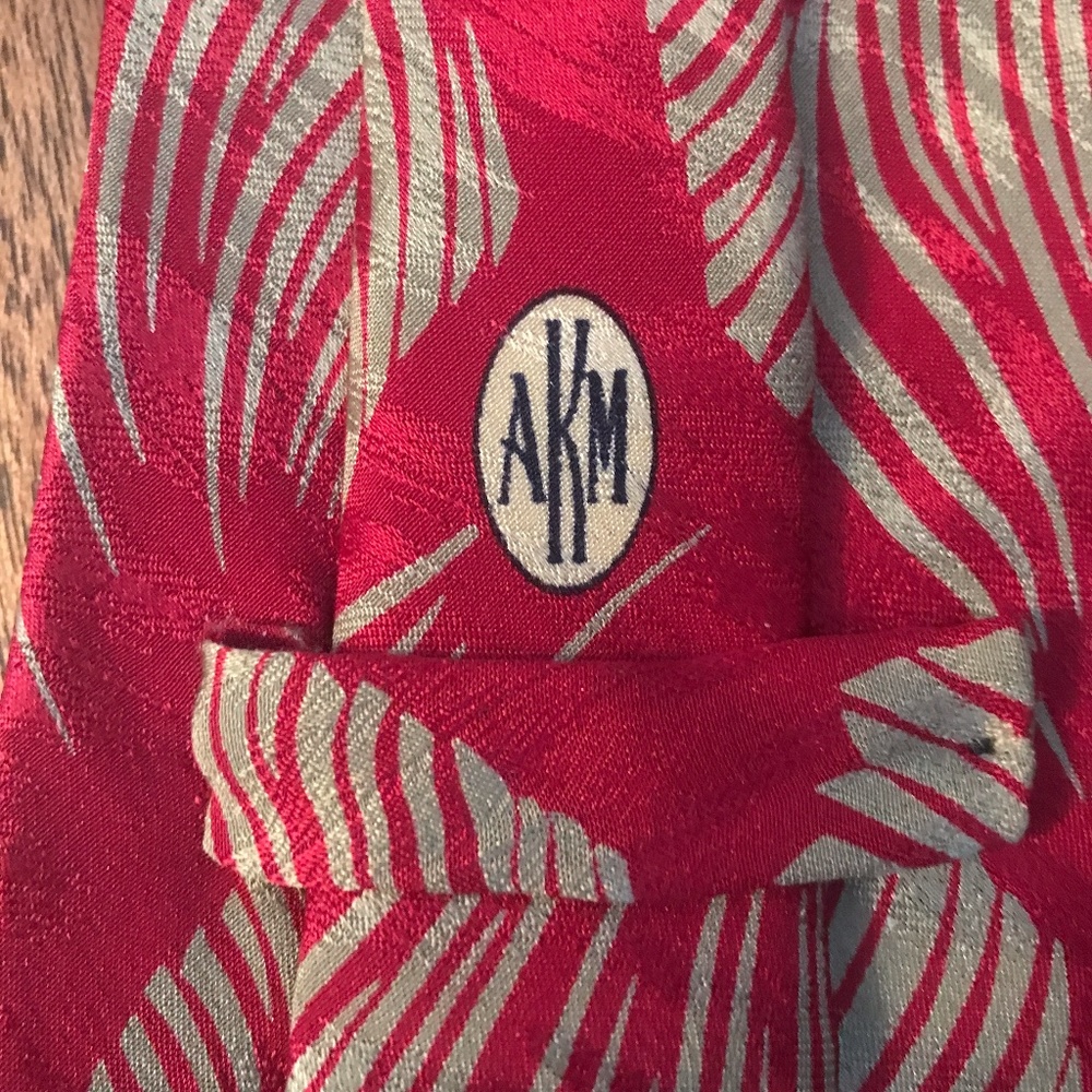 AKM Anne Klein Mens Silk Tie Necktie Red w/ White Shell/Fan Pattern